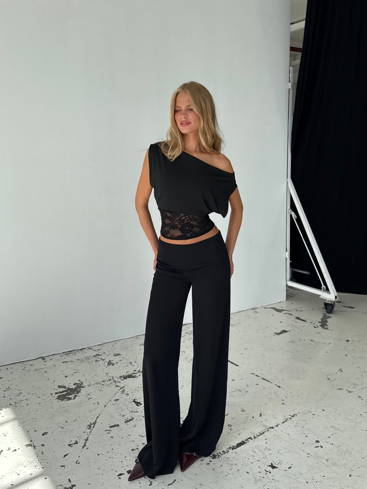 Hera basic lace top - sort